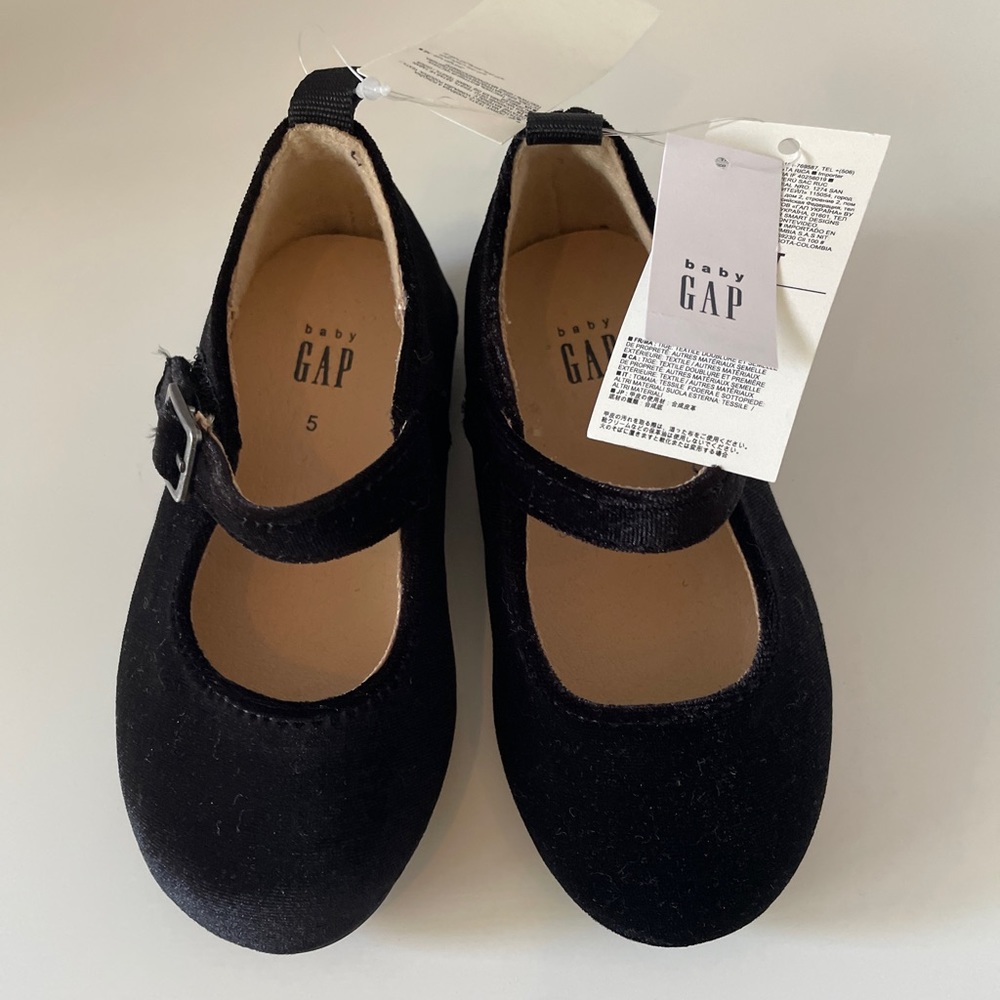 NWT Gap baby shoes size 5